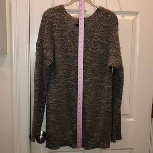 Beige XL sweater with gold detail from AE